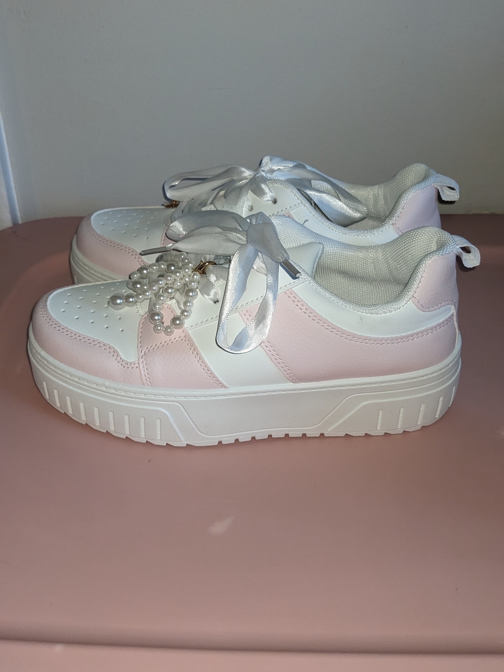 Ardenes 7 Women's Pink and White Pearl-Accent Platform Sneakers